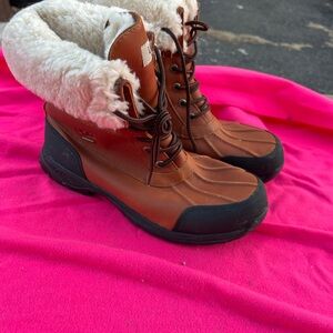 UGG Men's Butte waterproof boots in a chestnut brown color Size 10,5 / Eu 43,5
